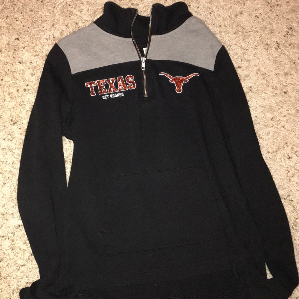 Victoria’s Secret pink Texas Longhorns pull over